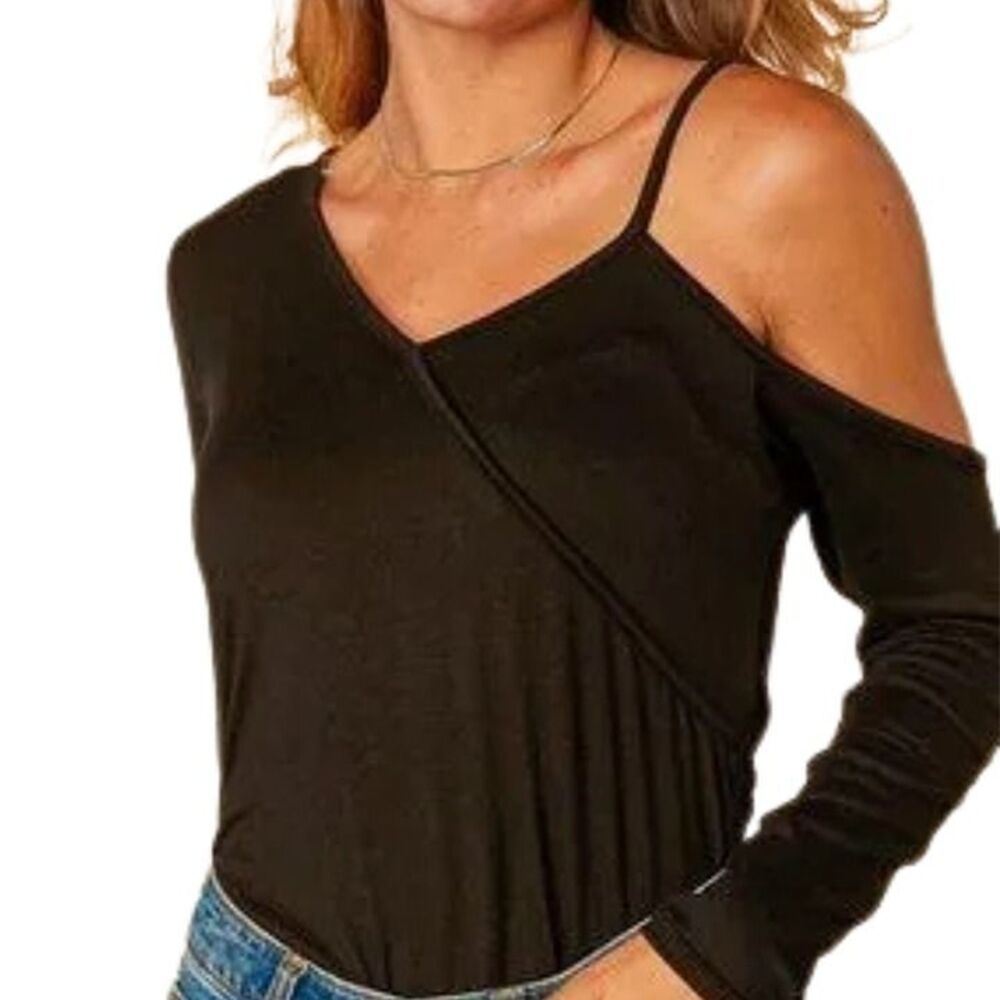Medium Black Cutout Cold Shoulder Top-NWT